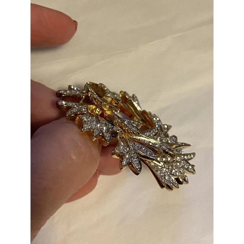 Vintage‎ Trifari Rhinestone Wreath Circle Pin